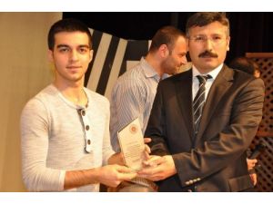 'Maddeye Hayır' Konulu Tiyatro Oyunu Sahnelendi