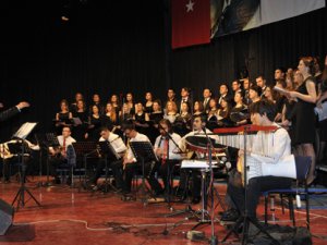 Selçuk Tıp korosundan konser