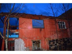 Alevlerin Arasında Kalan Yaşlı Kadın Hayatın Kaybetti