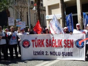İzmir'de Sağlık Çalışanları Yürüdü