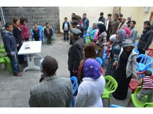 Bdp'li Sur Belediye Eş Başkan Adayları Dom’larla Bir Araya Geldi