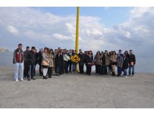 Üniversite Öğrencilerinden Şehitliklere Ziyaret