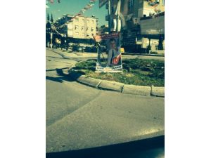 Mhp Adayının Yolsuzluk İmalı Pankartları Parçalandı