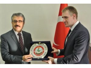 Karadağ Başbakan Yardımcısı, Vali Oduncuyu Ziyaret Etti