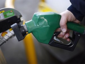 Benzin fiyatları ucuzluyor