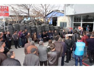 Başkan Yaşar, Eski Lastikçi Esnafını Dinledi