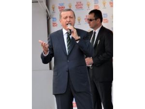 Başbakan Erdoğan Manisa Mitinginde Hakaretlerine Devam Etti