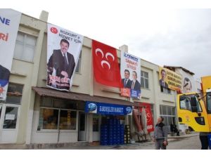 Bakan Gelecek Diye Mhp Bayrakları İndirildi