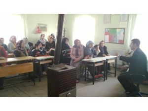 Sp Talas Adayı Gündüz Esnaf Ziyareti, Gece Ev Toplantısı Yapıyor