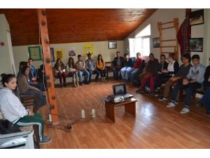 Adanalı Gençler Mehmet Akif Ersoy'u Unutmadı