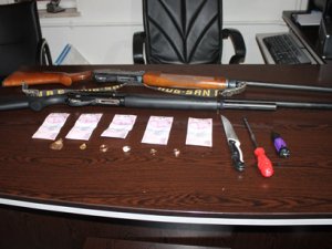 Polisler tanıyor diye ilçede hırsızlık yapmışlar