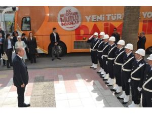Başbakan Erdoğan'ın, Valiliği Parti Otobüsüyle Ziyaretine Tepki