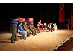 Çanakkale Tiyatrosu Duygulandırdı