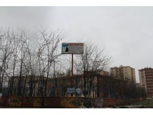 Öğrenciler İçin Yapıldı, 10 Yıldır Düğün Salonu Olarak Kullanılıyor