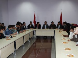 Altay, üniversite öğrencileriyle bir araya geldi