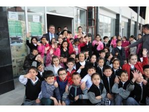 Suriyeli Mülteciler İçin Yardımlar Çığ Gibi Büyüyor