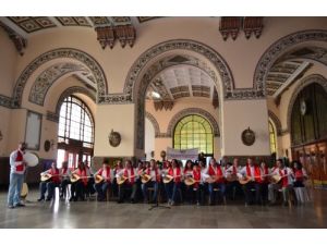 Haydarpaşa Tren İstasyonu’nda Çanakkale Türküsü Duyuldu