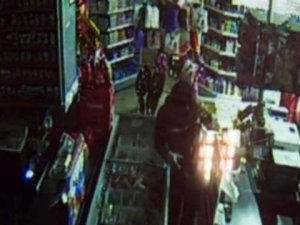 Hırsızlık şüphelisi güvenlik kamerasında