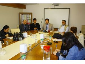 Dershaneciler: Ülkemizi Meydanlarda Bizi Hedef Gösterenler Kadar Seviyoruz