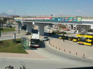 Kavşağa otobüs durağı yapıldı