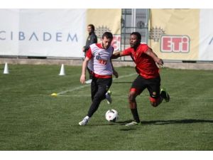 Sağlam: Eskişehirspor'da Mutluyum, Bir Yere Gitmiyorum