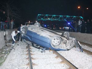 Takla atan otomobilden yara almadan çıktı