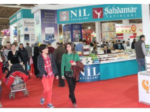 Çocuklar Hikaye Ve İngilizce Kitaplara Büyük İlgi Gösteriyor