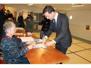 Hollanda Yerel Seçimlerinde Koalisyon Ortağı Partiler Oy Kaybetti