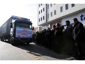 Suriyeli Mültecilere Yardım Tır'ları Hazır