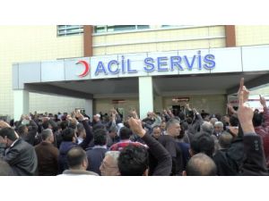 Vatandaşlar, Teröristleri Getiren Ambulanslara Saldırdı