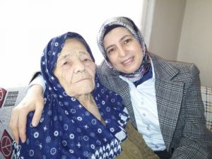 Vali Eşinden Yaşlılara Ziyaret