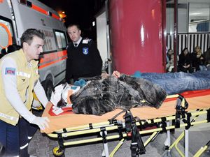 Motosikletten düşen kadın ağır yaralandı