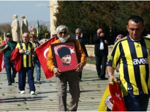 Fenerbahçeliler 'Adalet' İçin Anıtkabir'i Doldurdu