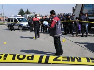 Silahlı Saldırıda Köy Muhtarı İle Yanındaki Çocuk Yaralandı