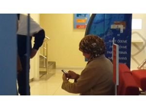 Telefon Dolandırıcılarına 5 Bin Lirasını Kaptırdı, Altınlarını Kurtardı