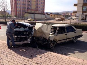 Konya'da iki otomobil çarpıştı: 6 yaralı