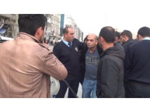 Taksim’de Bıçaklı Şahıs Dehşeti