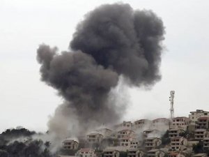 Suriye uçakları Keseb'i vurmaya başladı