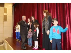 Veliler, Çocuklarıyla Aynı Sıralarda