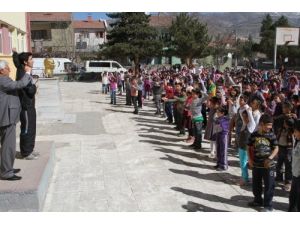 İlkokul Öğrencileri Güne Spor Yaparak Başlıyor