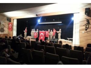Özel Gökkuşağı Öğrencileri 'Çanakkale'de Analar' Oyununu Sahneledi