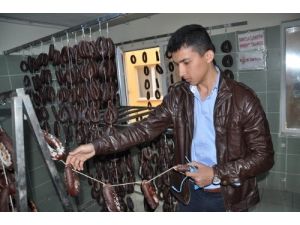 Köfte İhbarından Küflü Sucuklar Çıktı