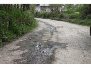 Köylülerden Muhtara Yol Ve Kanalizasyon Tepkisi