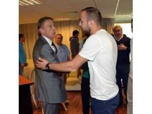 Bursaspor'da Daum, Futbolcularla Vedalaştı