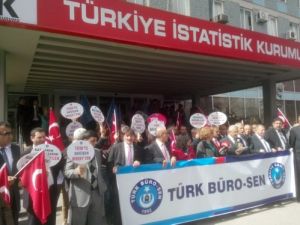 Türk Büro-sen, Kars'ta Ölenler İçin Tüik Binası Önünde Toplandı