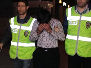 Çaldığı kanaryaları satarken yakalandı