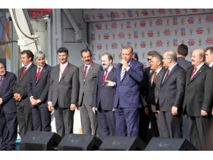 Başbakan Kısık Sesiyle Hakaretlerine Devam Etti