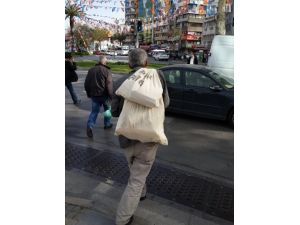 Oy Pusulaları İzmir’de Güvenlik Önlemi Alınmadan Sırtta Taşınıyor