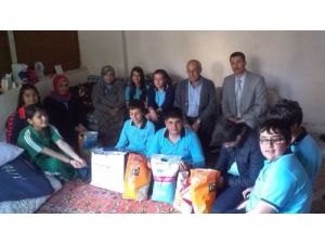 Afitab Koleji Öğrencilerinden Suriyeli Aileye Yardım