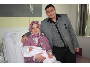 Böbrek Nakli Olduktan 9 Yıl Sonra Annelik Sevincini Yaşadı